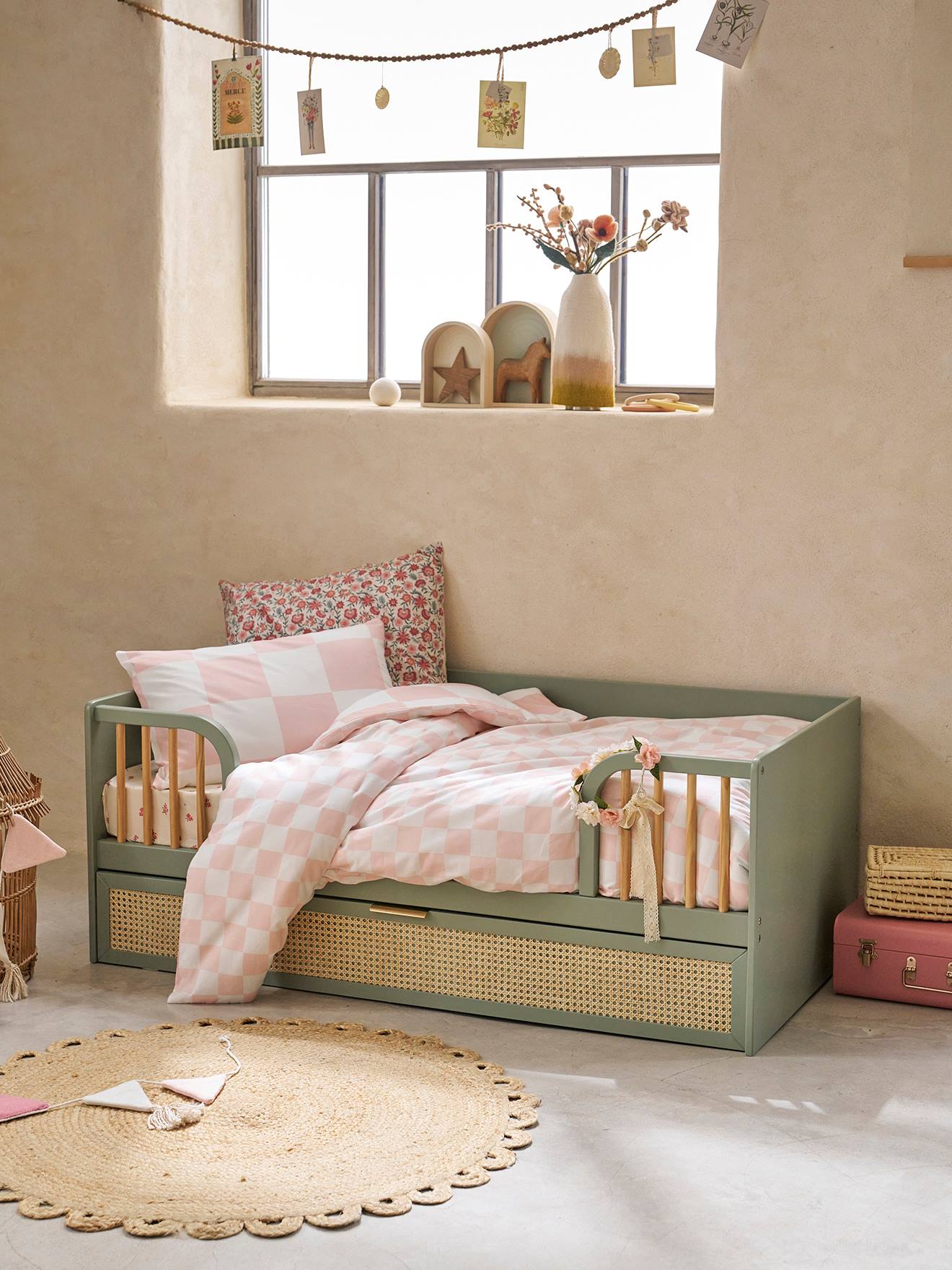 Kinderbett POESIE mit Schublade aus Rattan und Fallschutz 70x140 cm