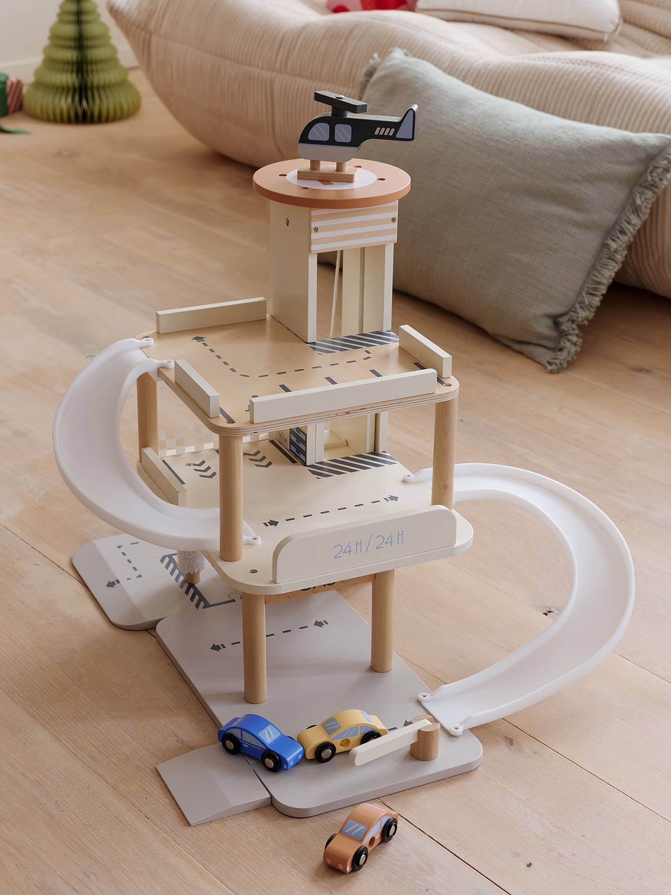 Parkgarage mit 3 Ebenen und Aufzug aus Holz FSC® für Kinder