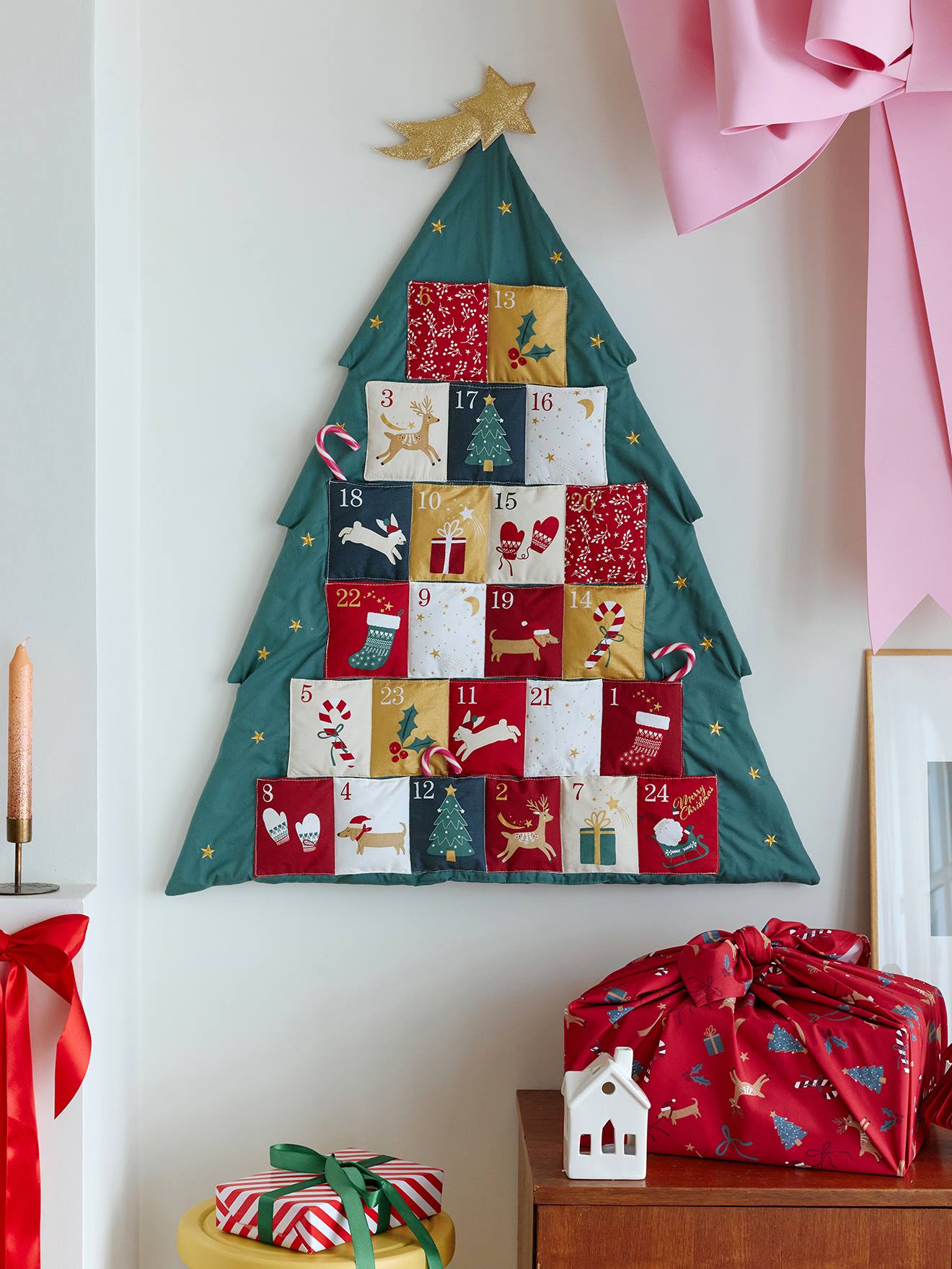 Adventskalender in Tannenbaumform mit Sternschnuppe
