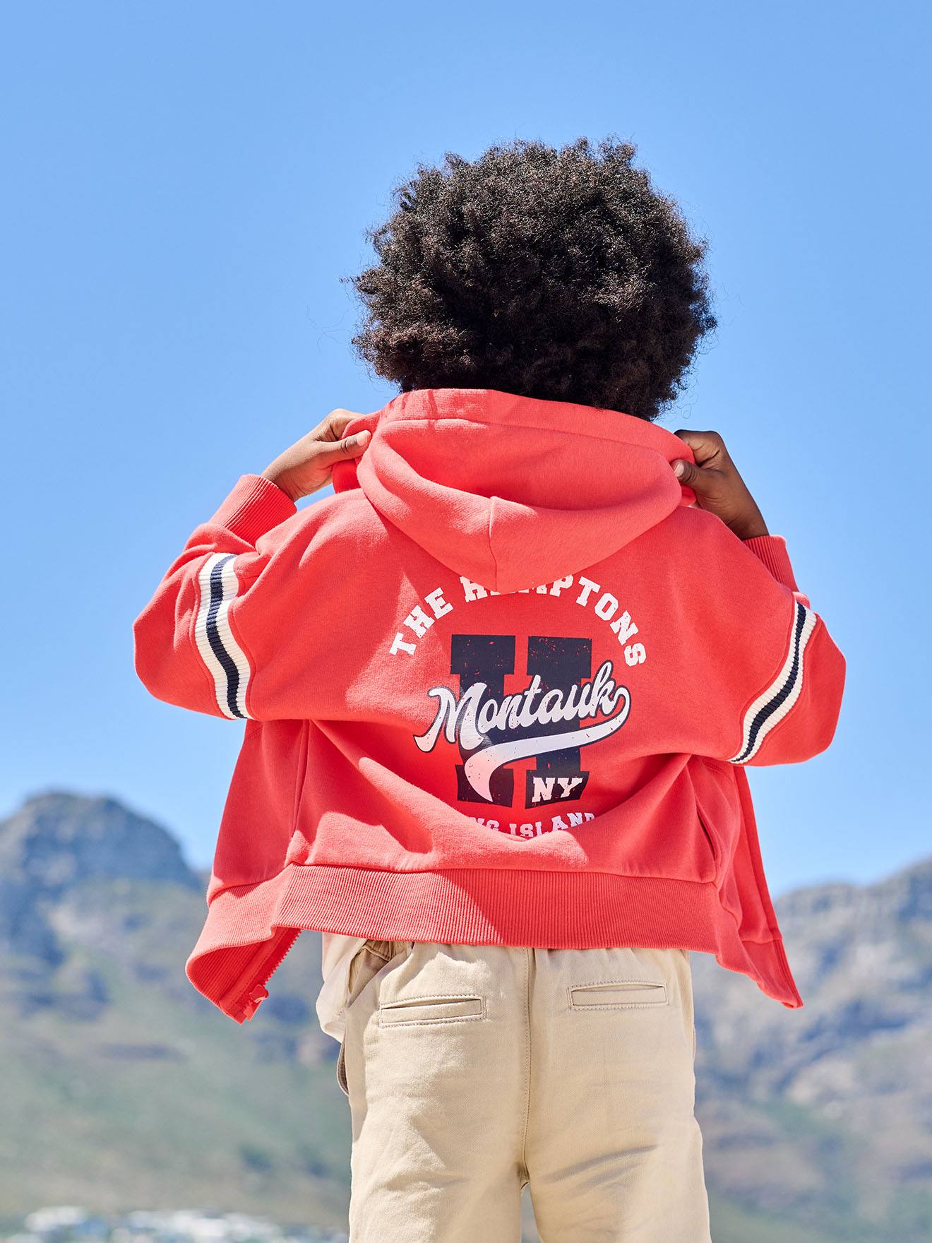 Jungen Kapuzensweatjacke mit großem Rückenmotiv