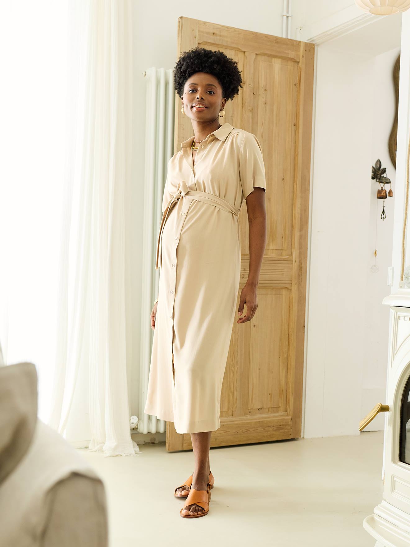 Midi-Kleid mit Knopfleiste und Gürtel für Schwangerschaft und Stillzeit
