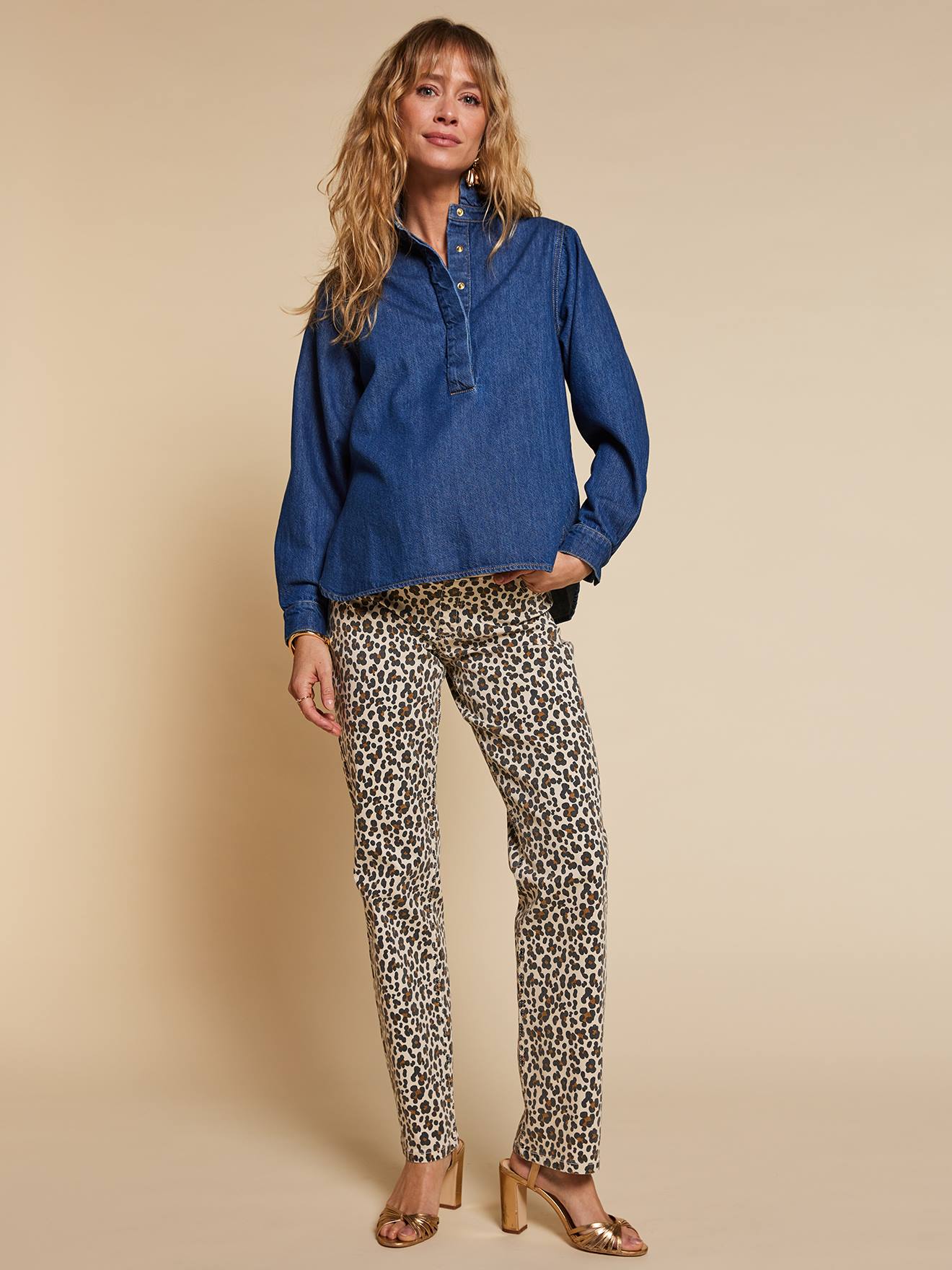 Gerade Umstandsjeans mit Leo-Print