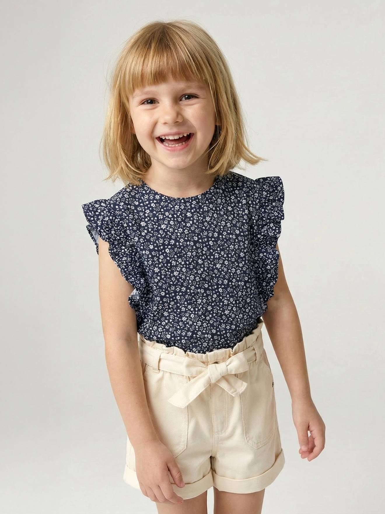 Mädchen Top mit Volants und Blumenmotiven
