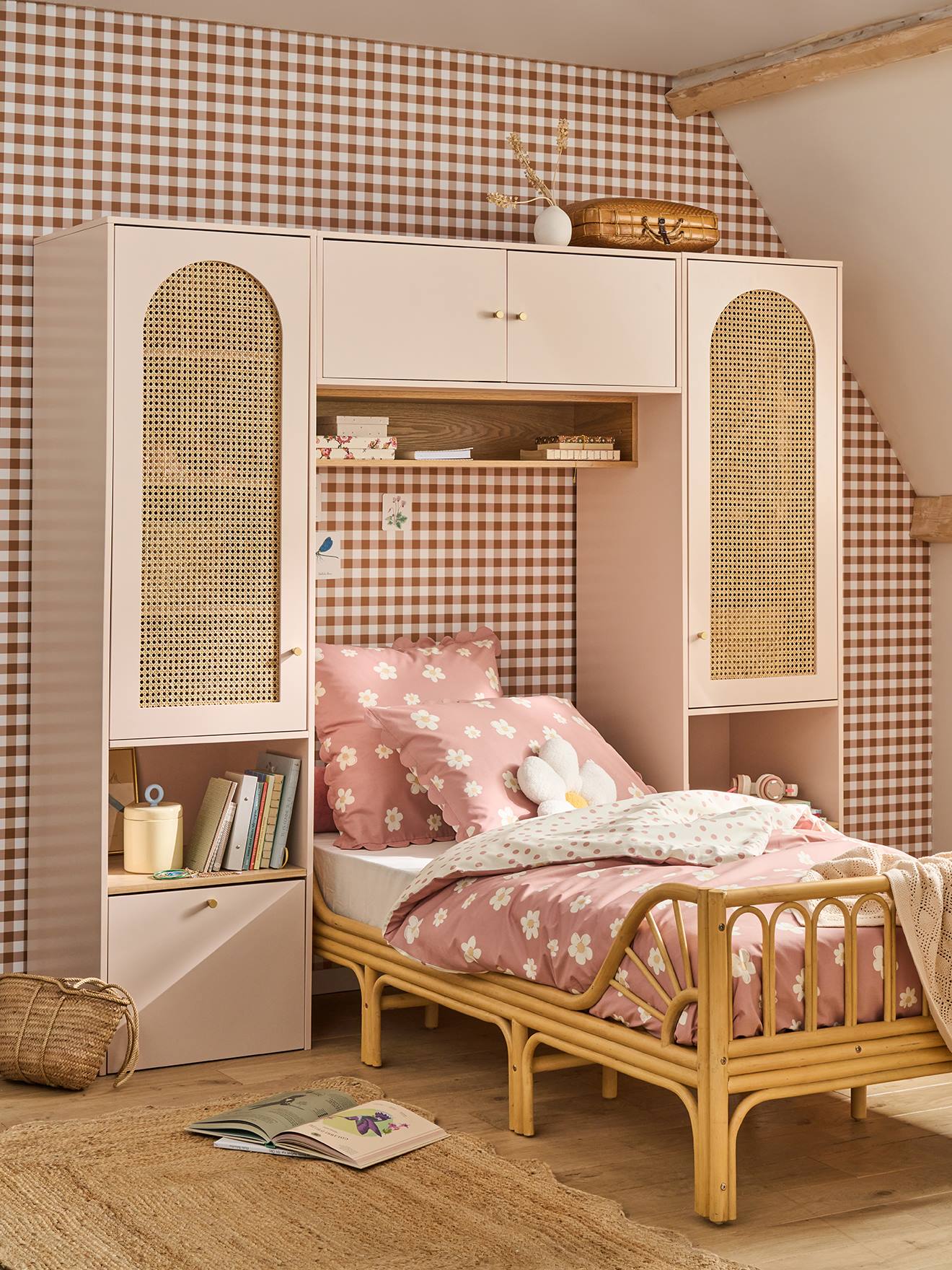 Bettüberbau Kleiderschrank mit Rattan-Türen Kinderzimmer