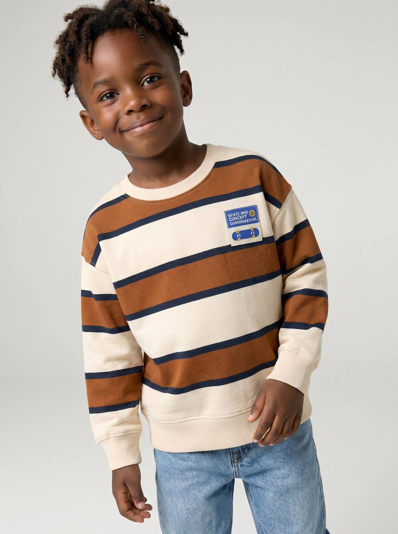 Sweatshirt mit Streifen und Skater-Aufnäher Jungen