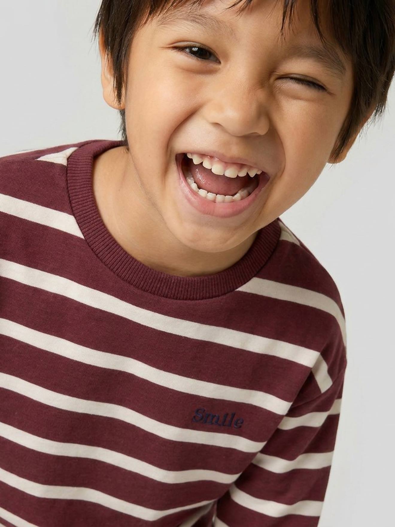 Gestreiftes Jungen Langarm-Rundhals-Shirt mit Recycling-Baumwolle