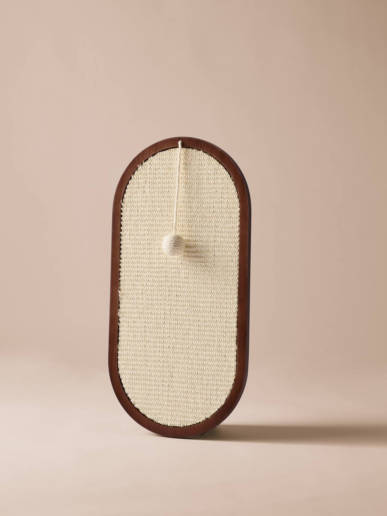 Ovale Katzen-Wandkratzmatte mit Sisal