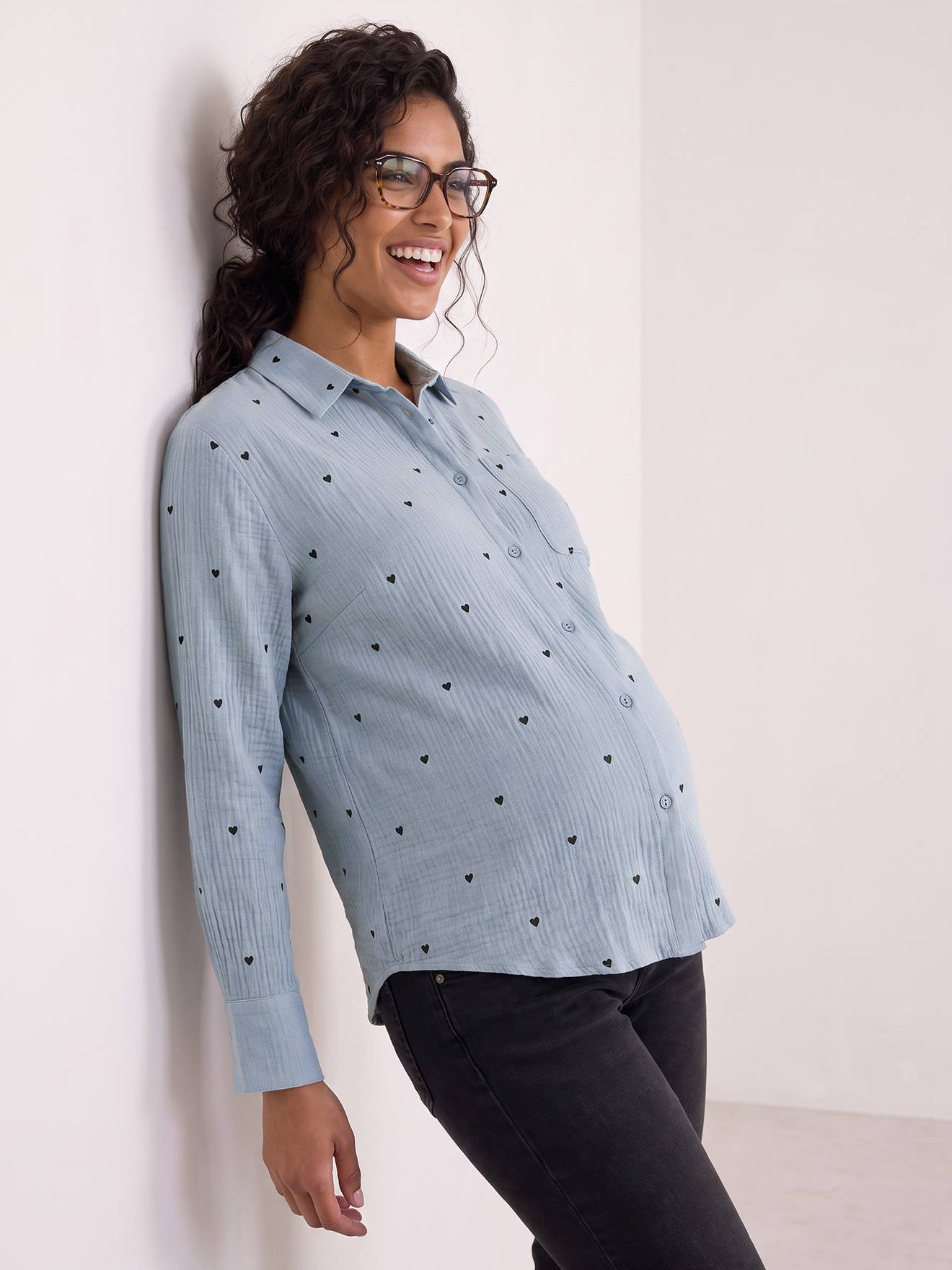 Bluse mit Herzstickereien für Schwangerschaft und Stillzeit