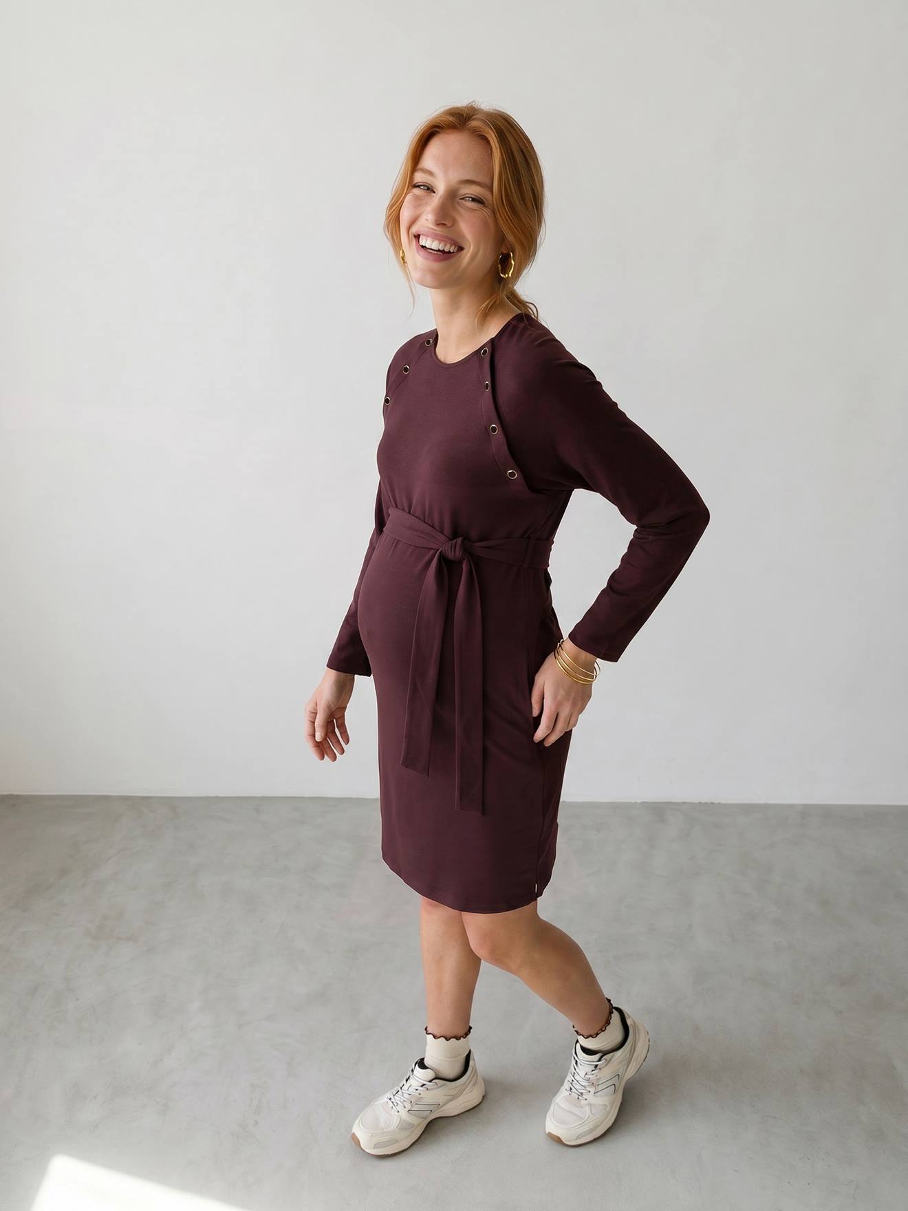 Sweatkleid mit verdeckten Stillöffnungen für Schwangerschaft & Stillzeit