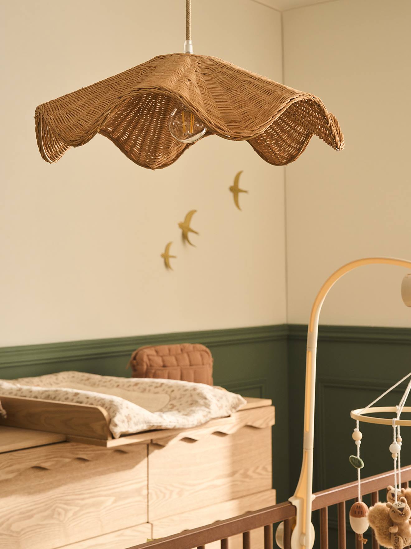 Rattan-Lampenschirm mit Wellenform Kinderzimmer mokka