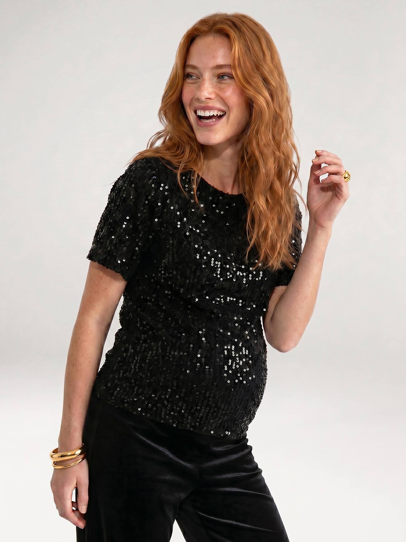 Festlicher Umstands-Jumpsuit aus Samt mit Pailletten