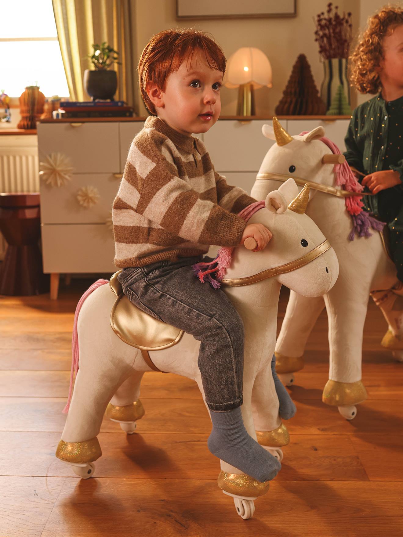 Kinder Reitpferd oder Einhorn auf Rollen