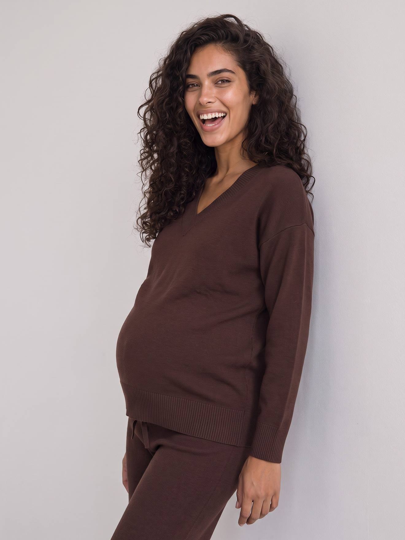 Set aus Pullover und weite Hose für Schwangerschaft und Stillzeit schokolade