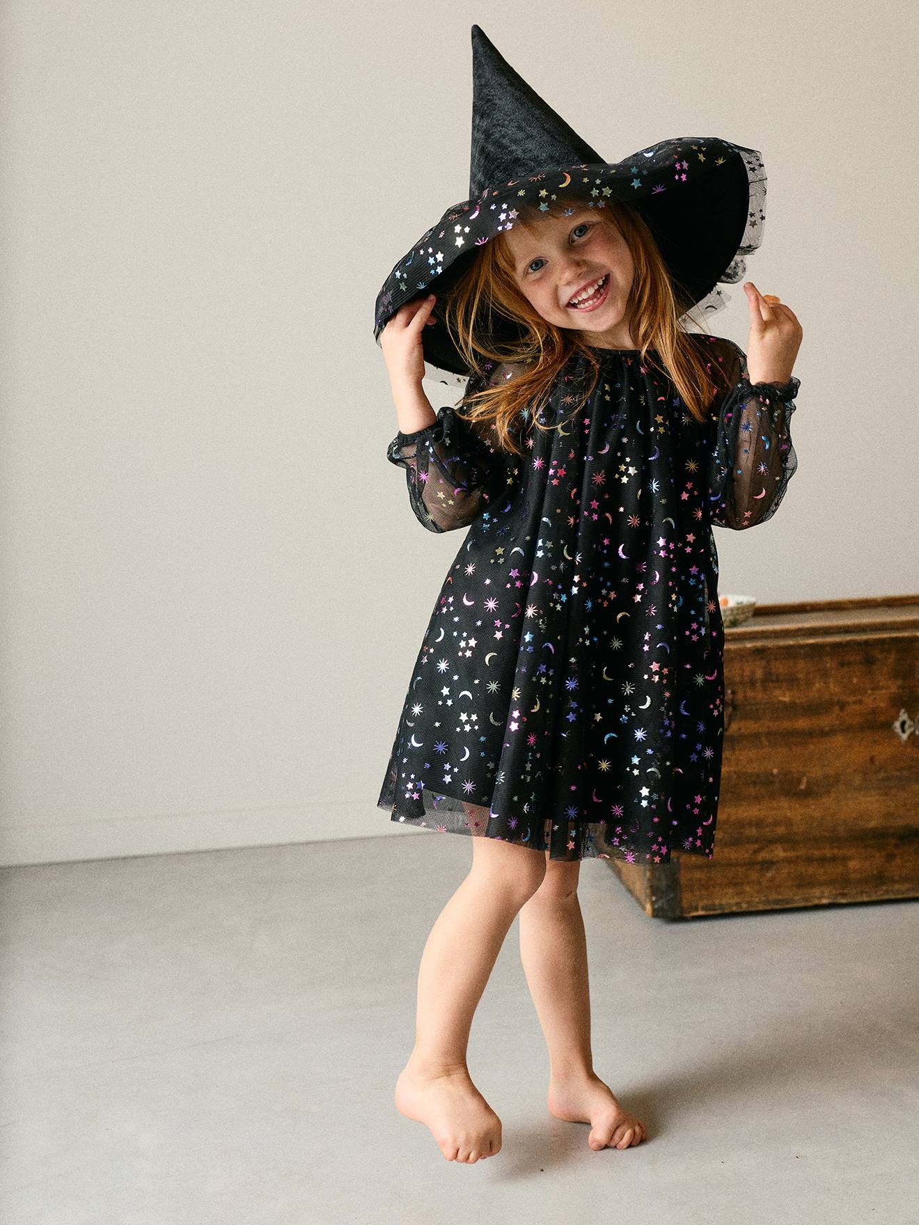 Halloweenkostüm Hexe mit Kleid und Hut aus Glitzer-Tüll