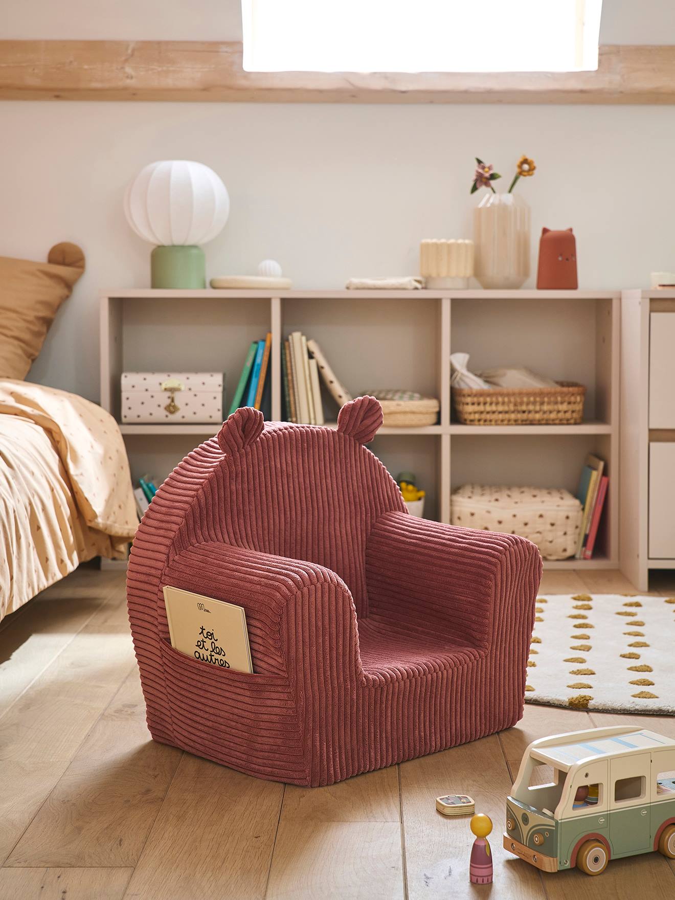 Kindersessel mit Cordbezug und Bärenohren personalisierbar