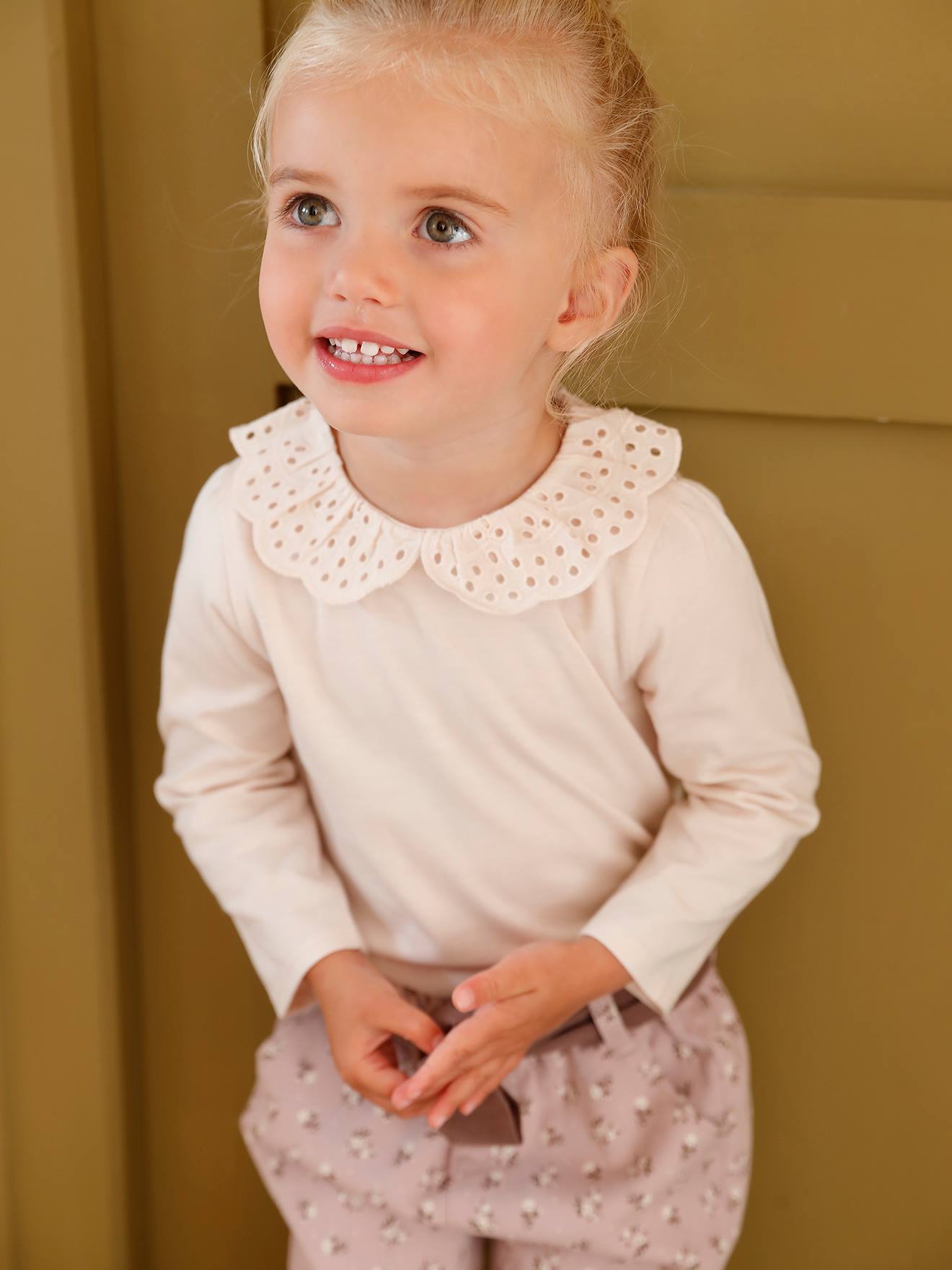 Baby Shirt Kragen mit Lochstickerei