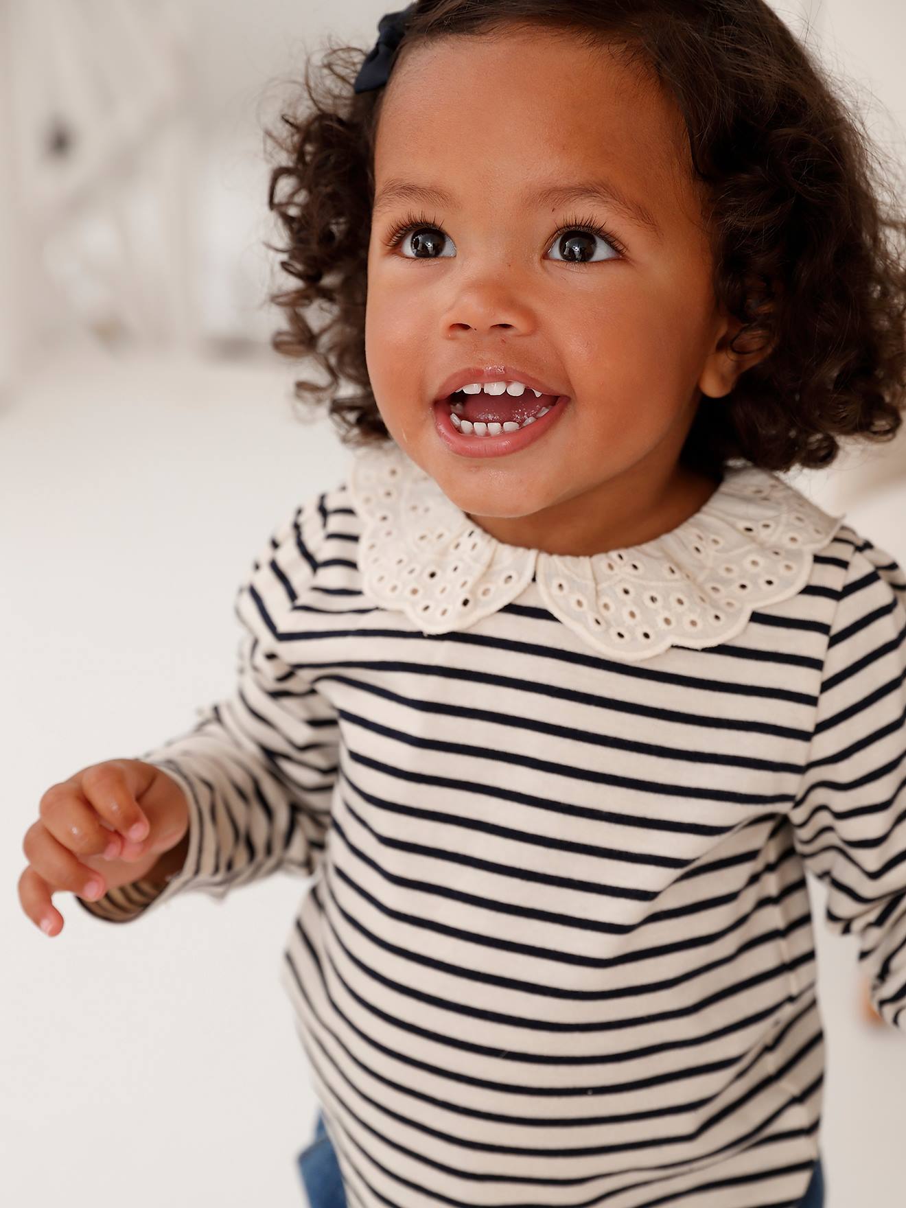 Baby Shirt Kragen mit Lochstickerei