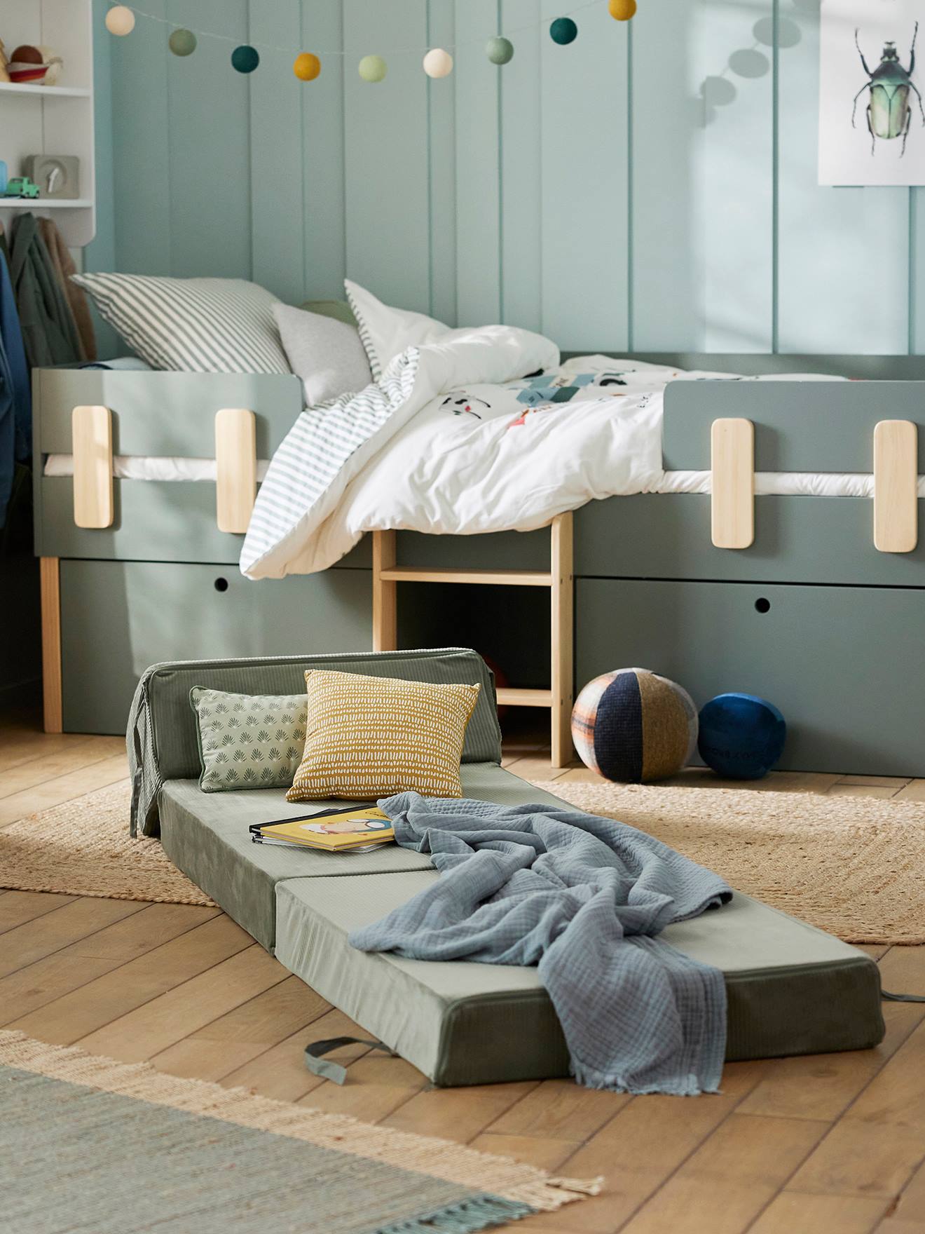 Kinderzimmer Schlafsessel mit Cordbezug
