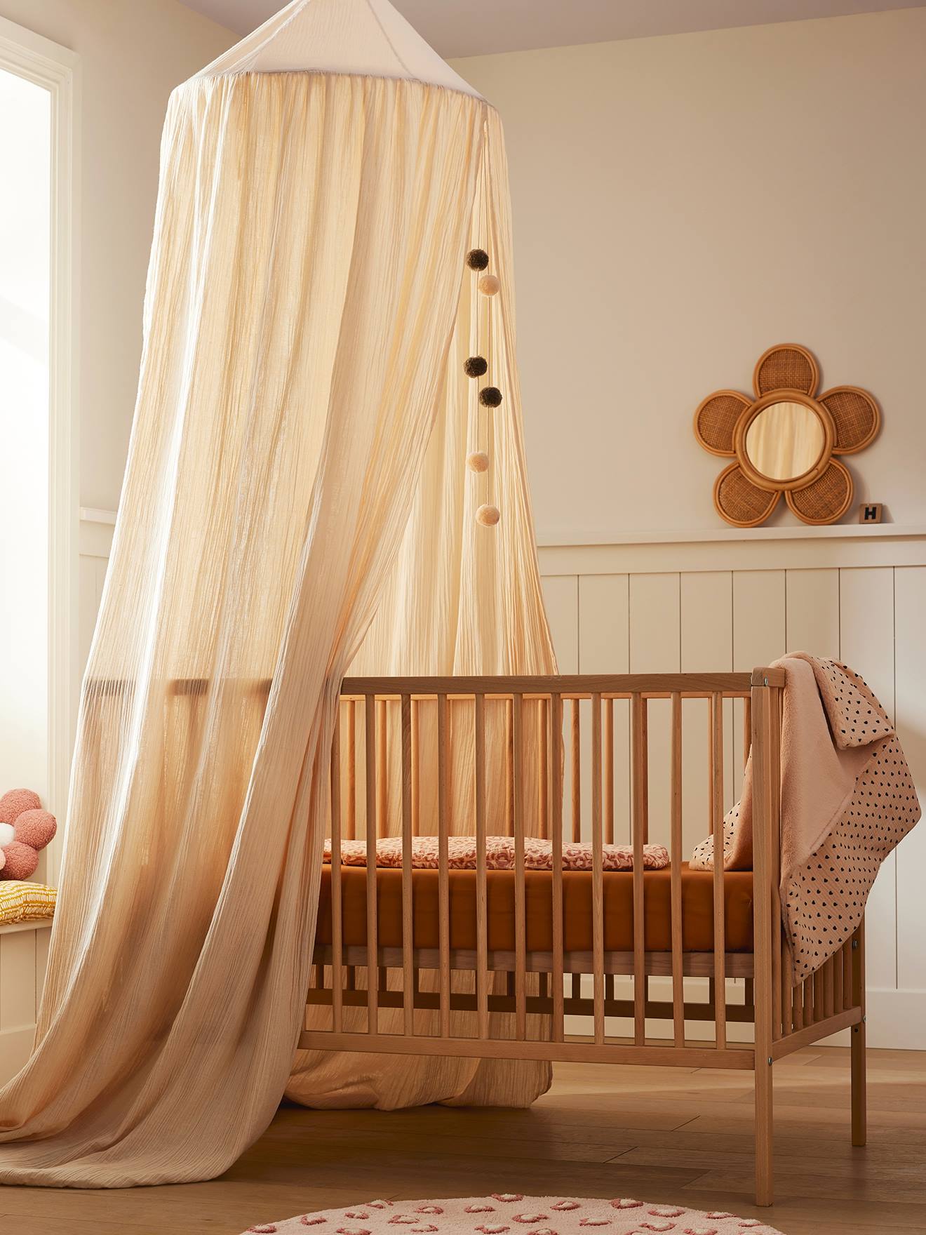 Betthimmel aus Musselin mit Pompon-Girlande 300cm Kinderzimmer