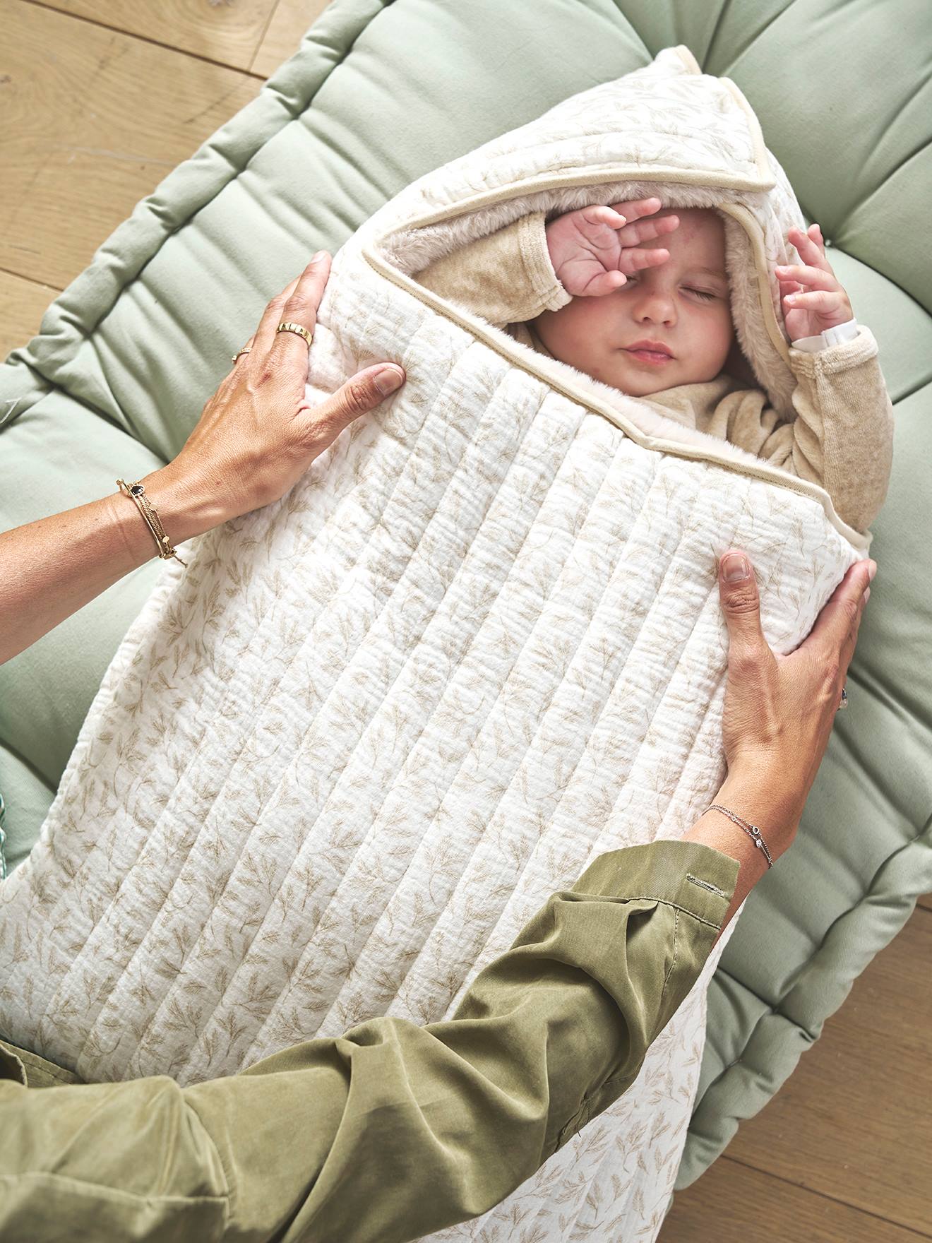 Warmer Baby Ausfahrsack aus Webpelz & Musselin