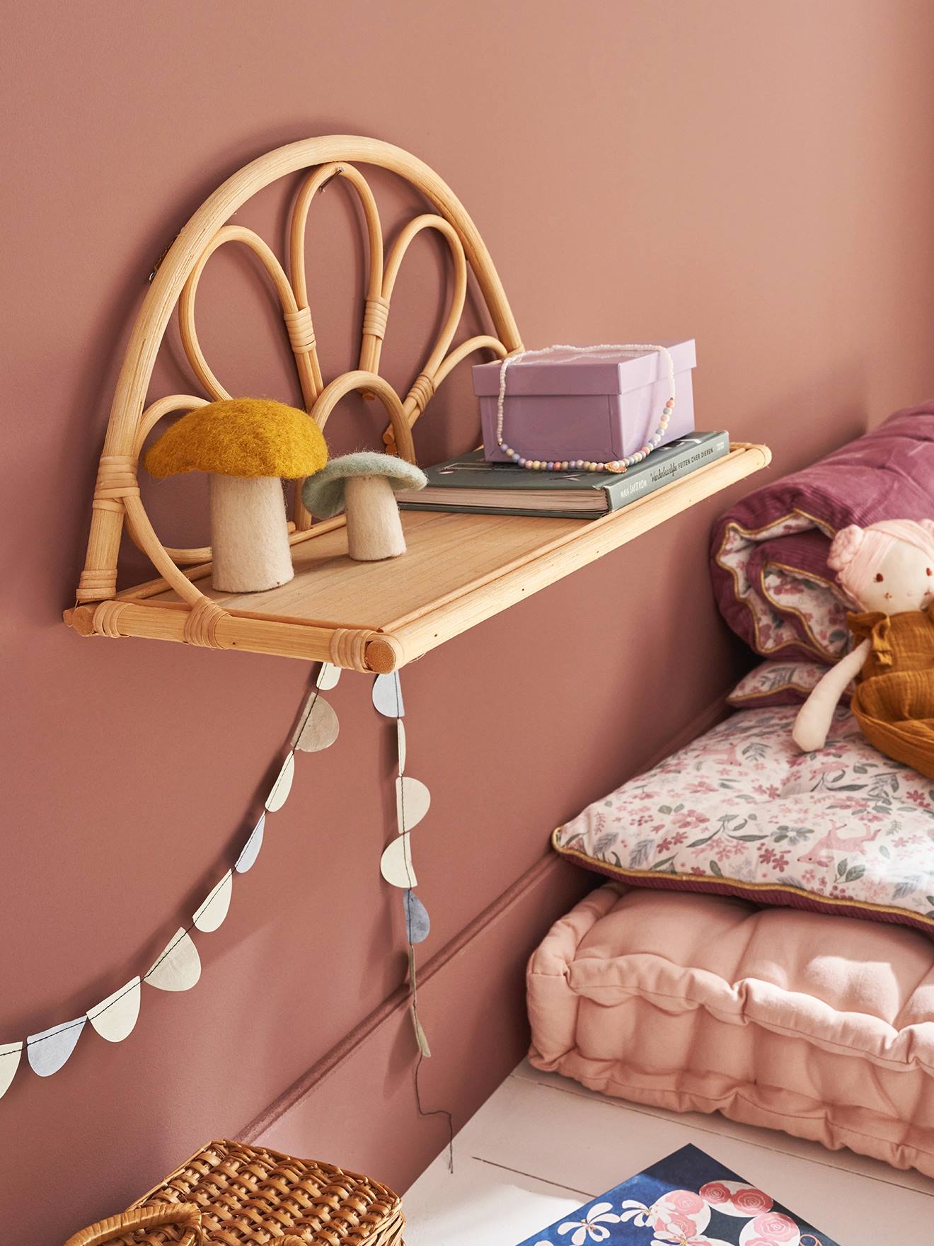 vertbaudet Wandregal aus Rattan BOHO Kinderzimmer in natur/blumenform