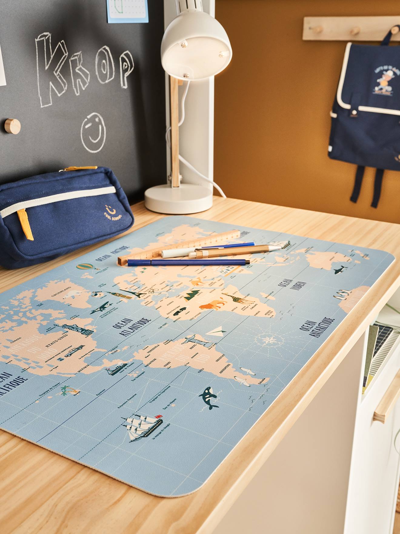 Kinderzimmer Schreibtischunterlage Weltkarte
