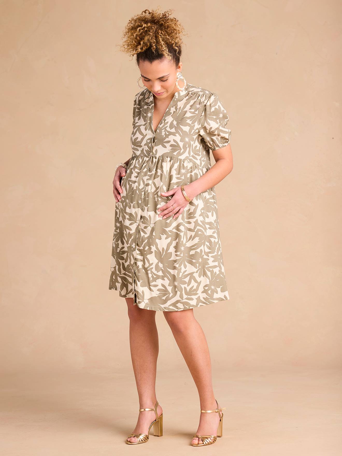 Kurzes Kleid für Schwangerschaft und Stillzeit mit Blätterprint ENVIE DE FRAISE