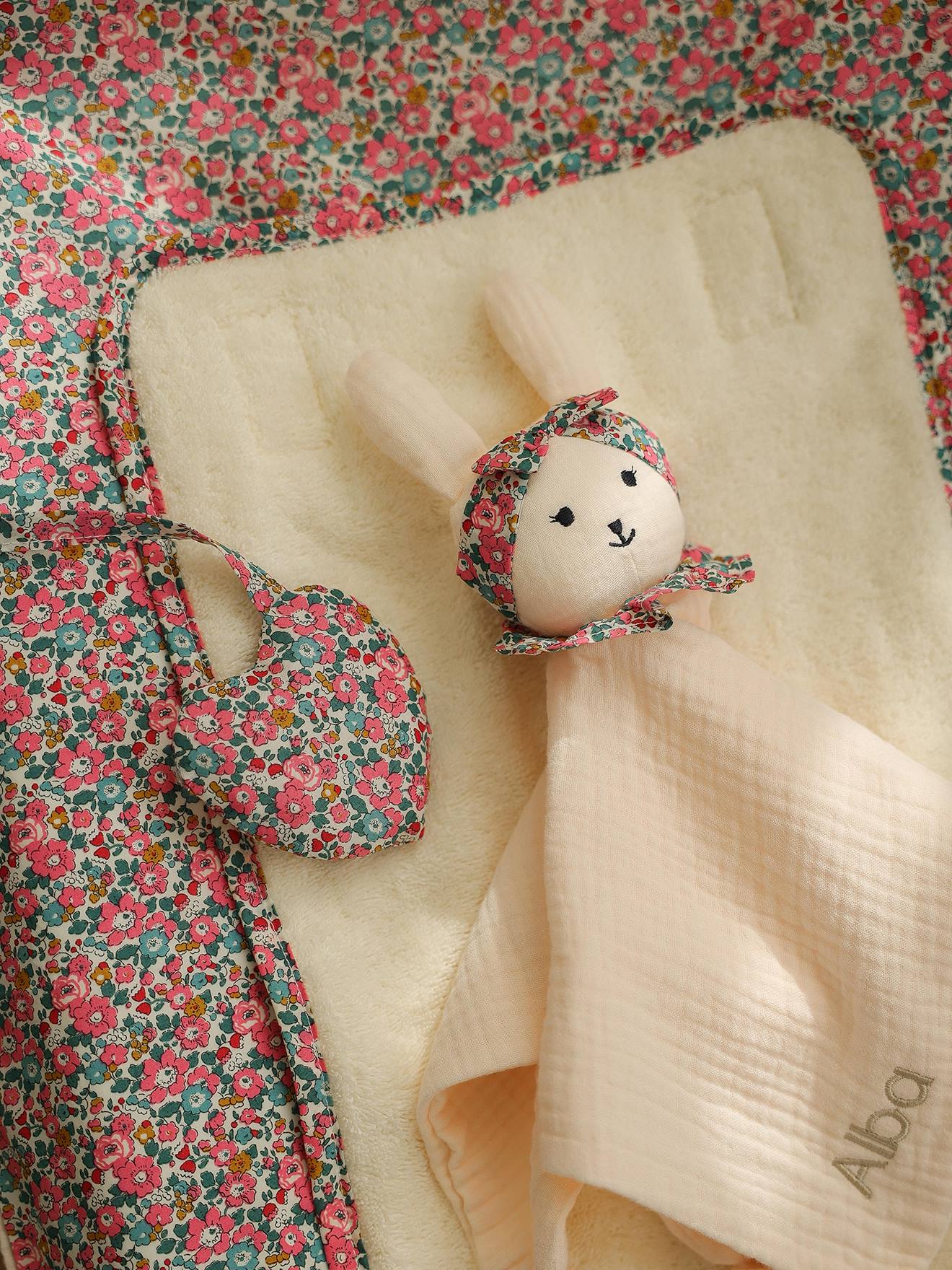 Baby Wickelauflagen-Bezug aus Liberty-Stoff ENVIE DE FRAISE Bio-Baumwolle personalisierbar hell