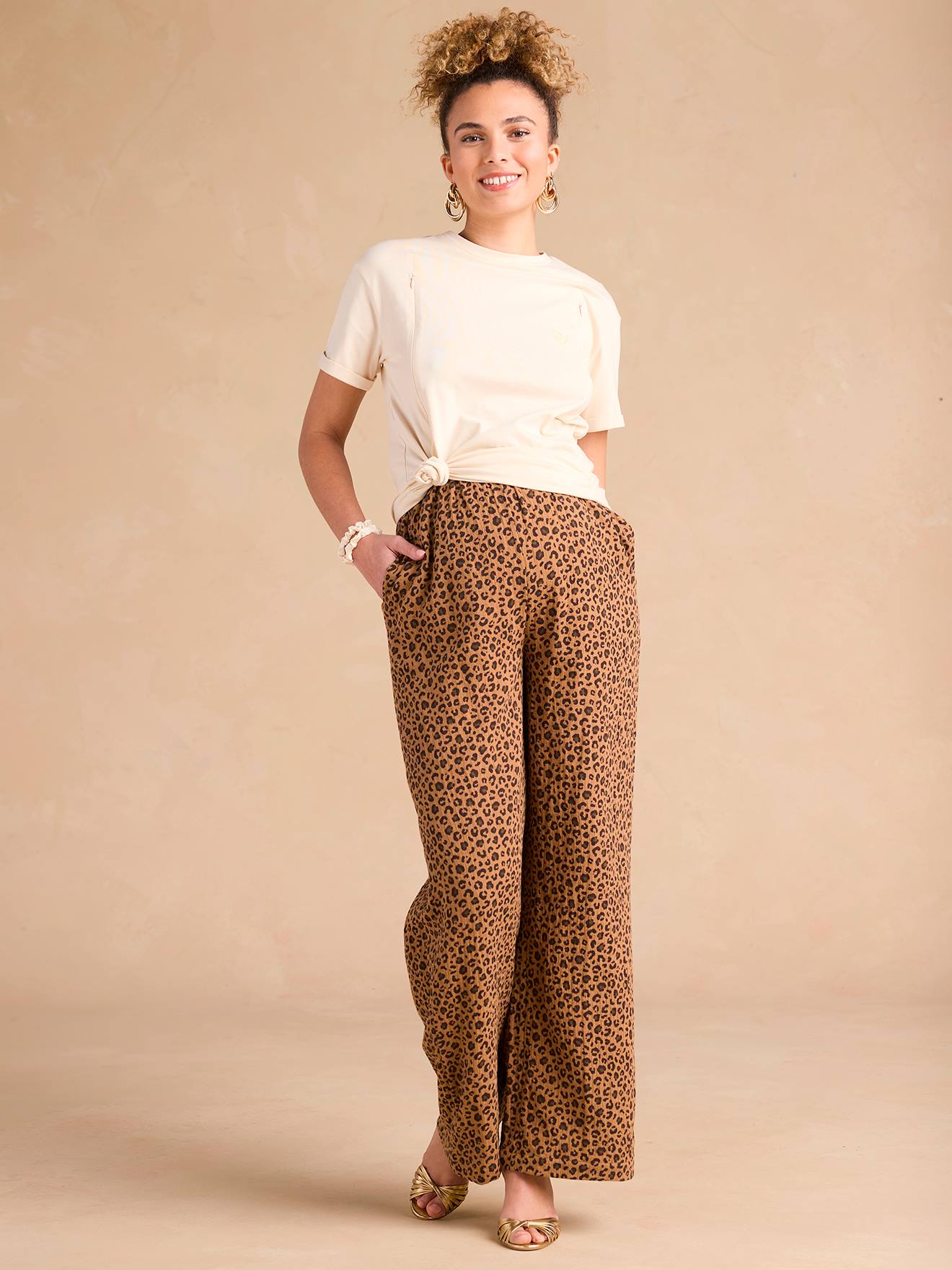 Weite Umstandshose aus Musselin mit Leoprint ENVIE DE FRAISE