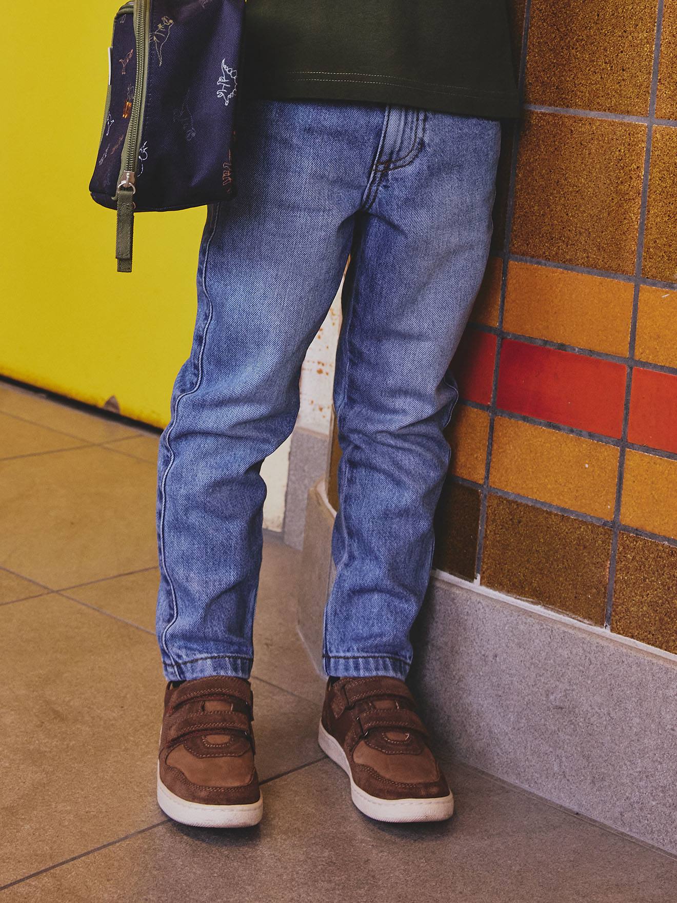 Weite Kinder Jeans mit verstellbarem Dehnbund