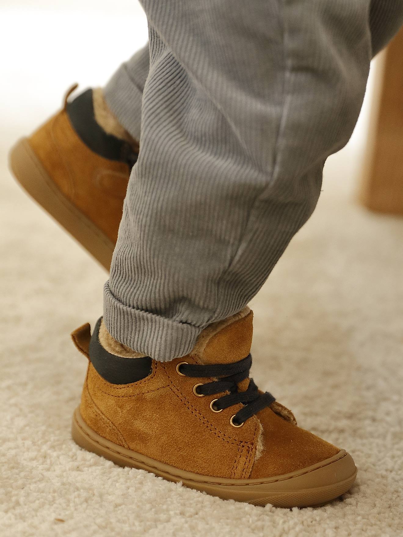Baby Lauflernschuhe mit Schnürung aus weichem Leder camel