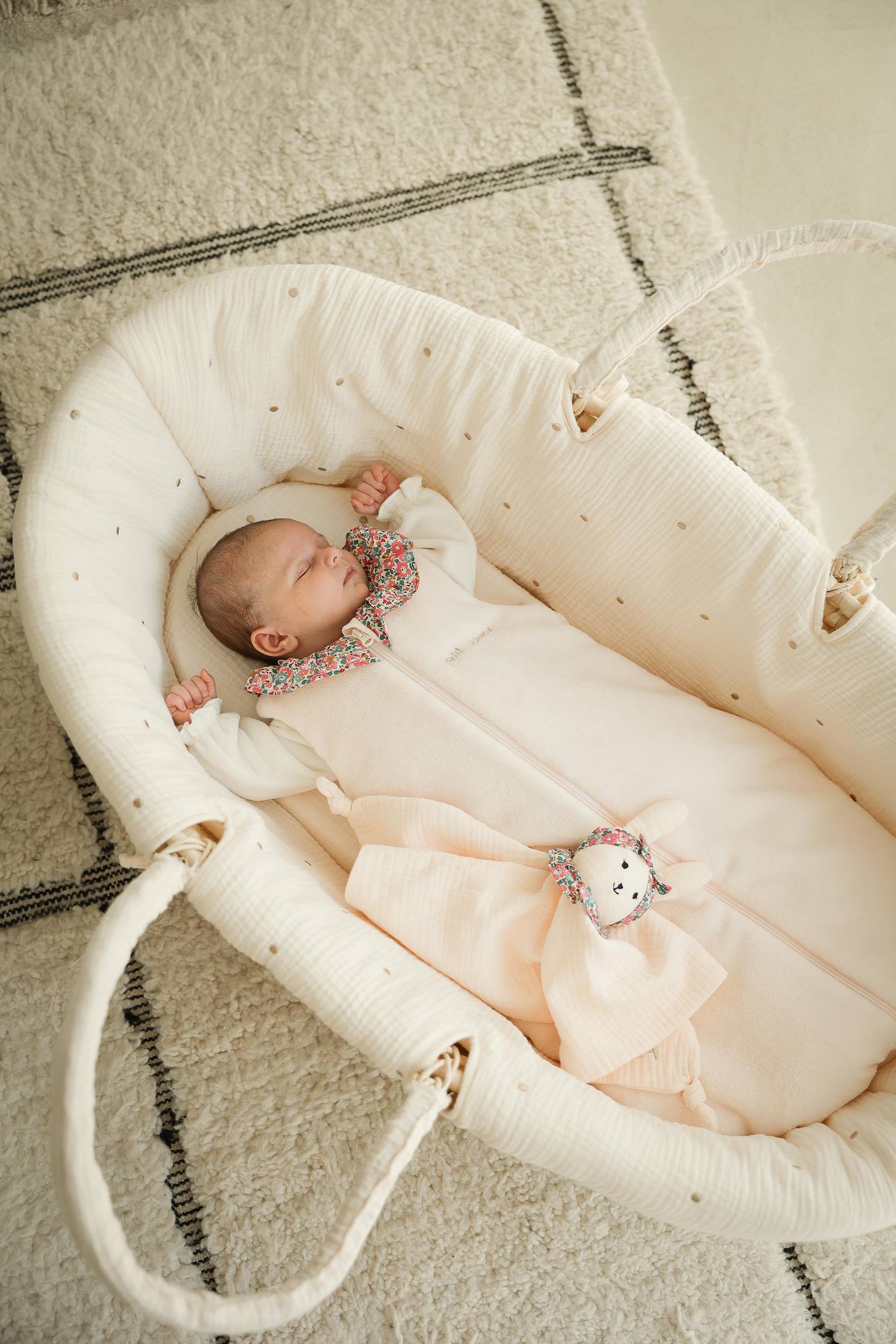 Baby Moseskorb geflochten aus Raffia ENVIE DE FRAISE