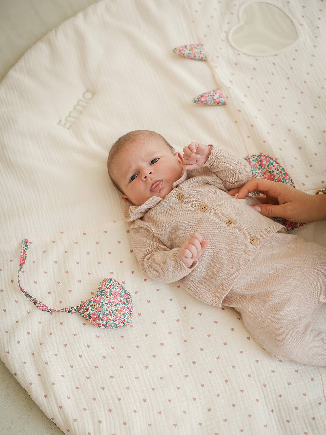 Runde Baby Activity-Decke aus Musselin mit Liberty-Stoffdetails ENVIE DE FRAISE hell