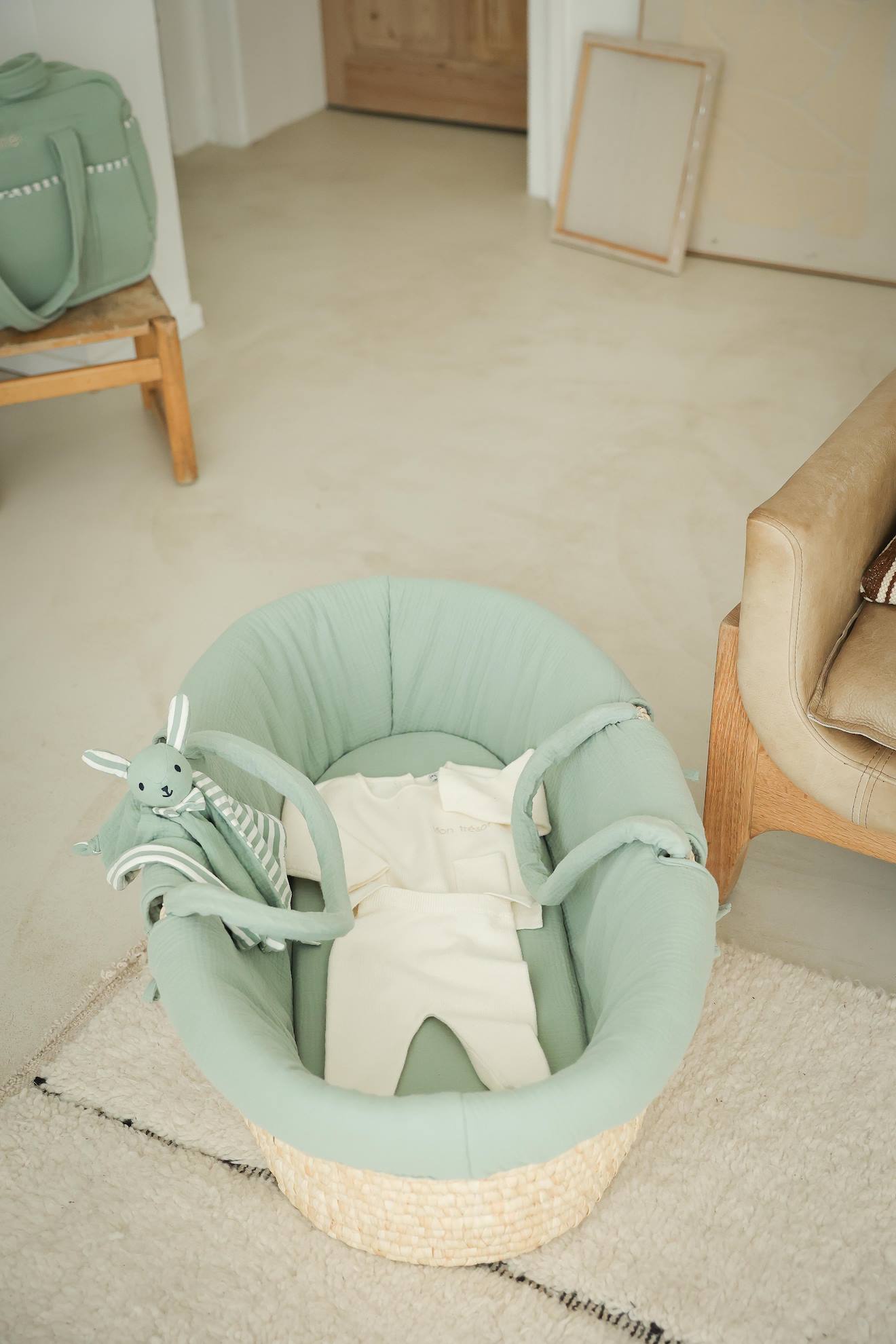 Baby Moseskorb geflochten aus Raffia ENVIE DE FRAISE salbei