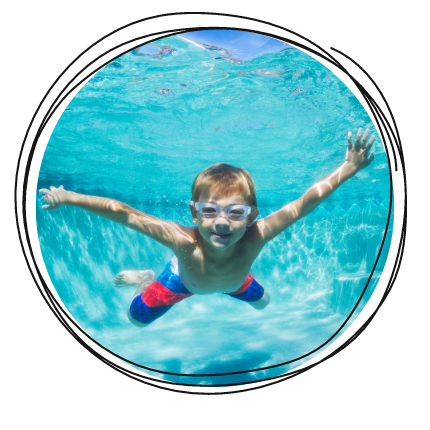 tauchen tauchendes Kind mit Schwimmbrille